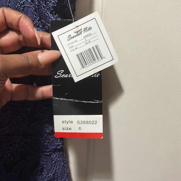 Never worn Woman’s size 6 Blue Special Occasion/Party Dress - Picture 4 of 4